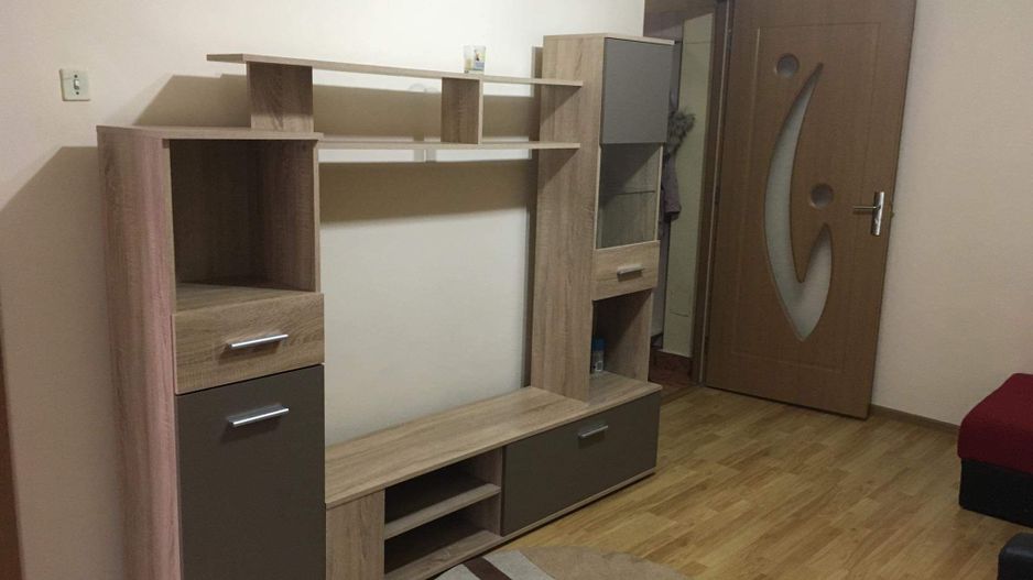 Apartament 2 camere, zona Dacia, str.Labirint. - Poză 1