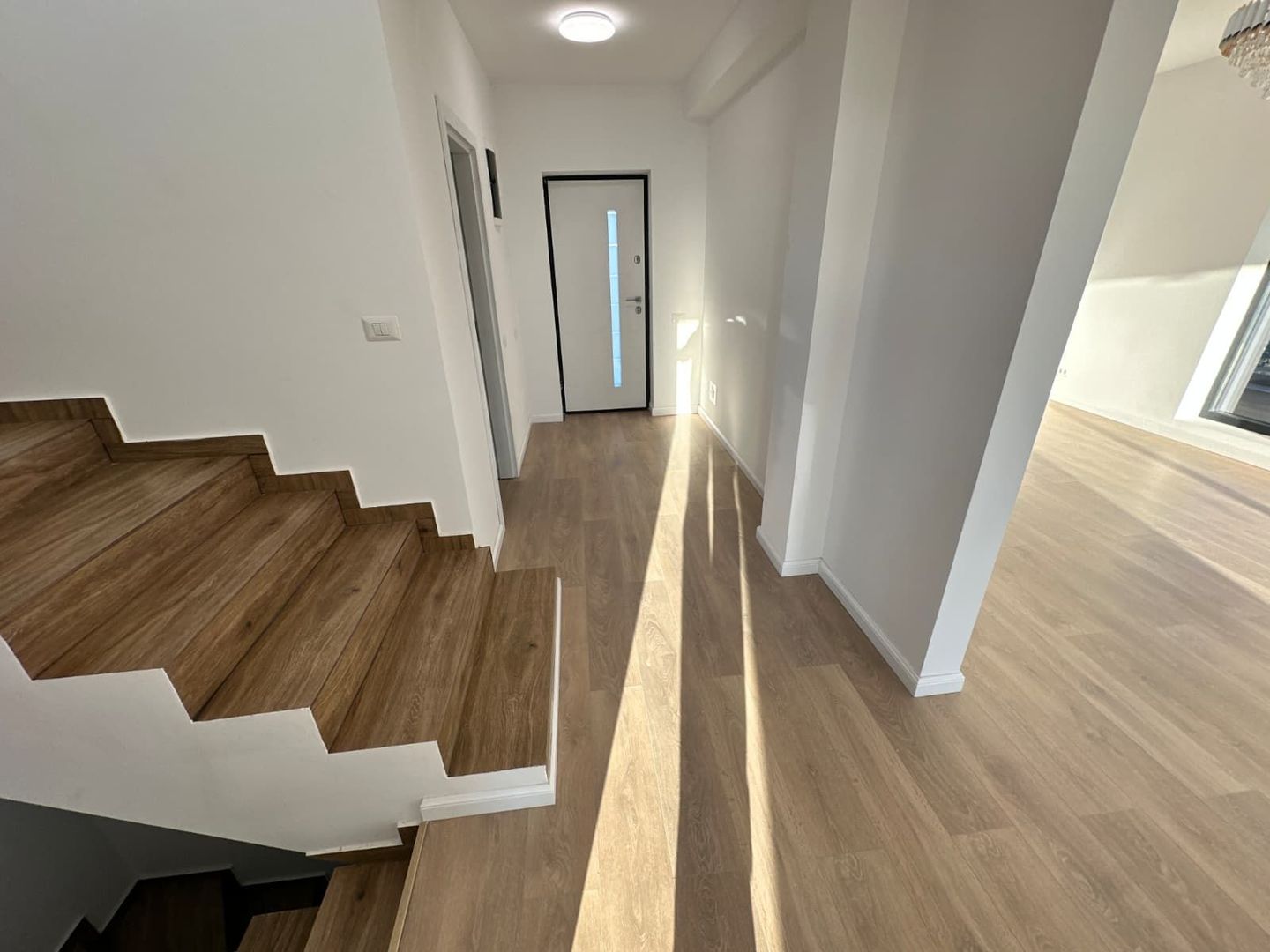 CASE INDIVIDUALE DOMNESTI - 6 CAMERE, GARAJ, PANOURI SOLARE, COMIS 0% - Poză 6