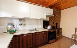 Nu este doar o vilă. Este refugiul tău verde cu 38 ari și pădurice proprie! - Poză 12