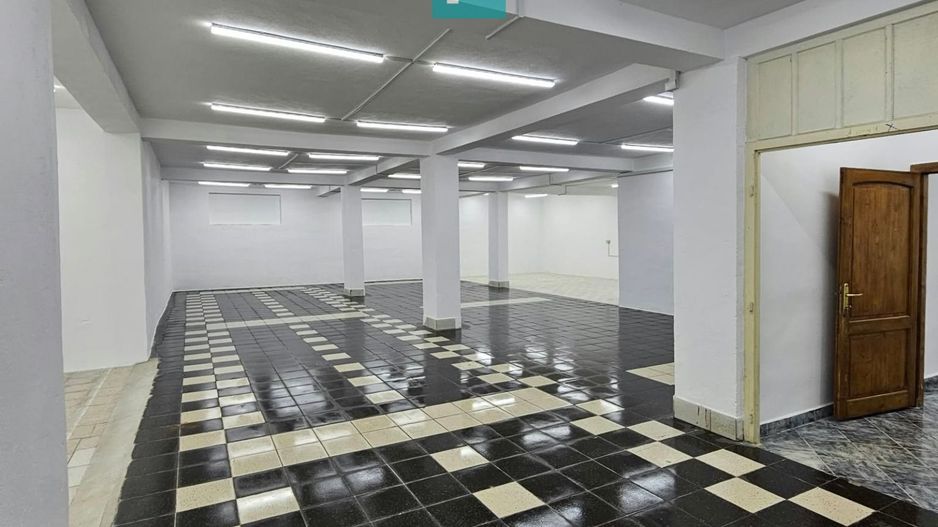 Proprietate impresionantă Sântana - 3500 mp utili - Poză 9