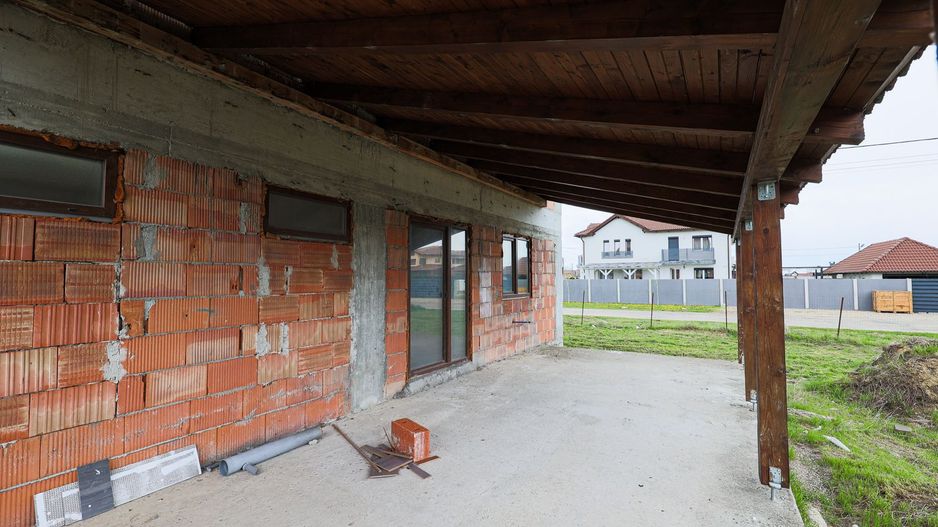 Casă nouă, impunătoare și luminoasă, construită cu griijă la detalii. - Poză 12