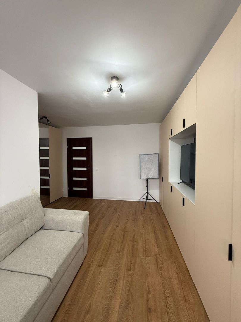 Garsonieră spațioasă de închiriat Apărătorii Patriei - Poză 1