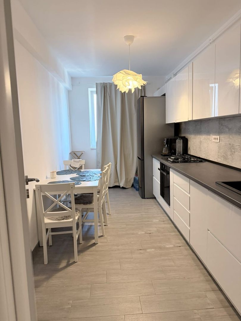 Apartament 2 camere,suprafata generoasa,mobilat si utilat,loc de parcare subtera - Poză 13