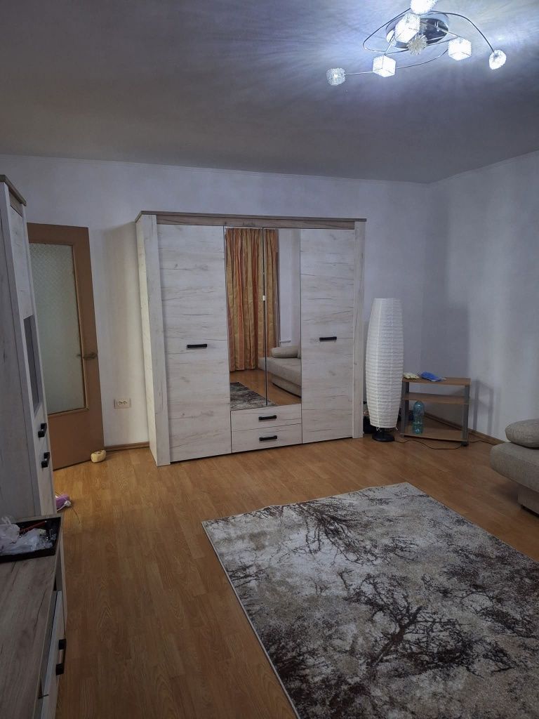 Închiriez garsonieră spațioasă Piața Muncii, bloc anvelopat, metrou - Poză 3