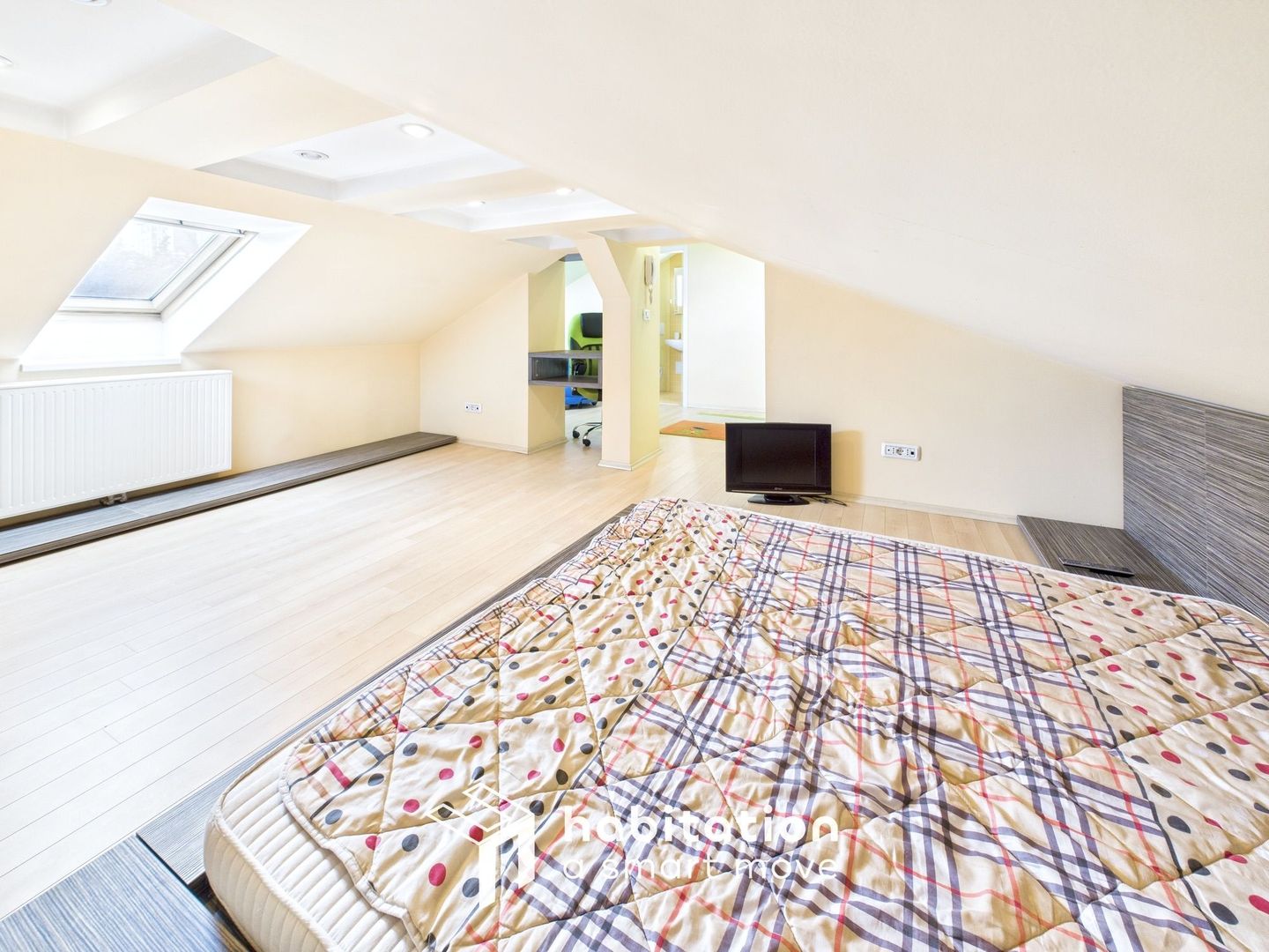 Descoperă eleganța unei case moderne– vizitează prin tur virtual - Poză 31