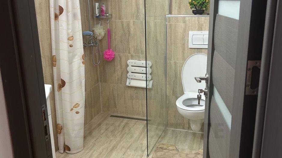 Casa spatioasa cu etaj 270 mp utili curte libera 180 mp zona Reșița - Poză 6