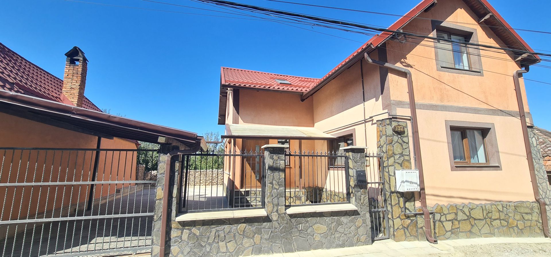 Casa individuala 3 camere mobilata utilata Tarlungeni - Poză 8