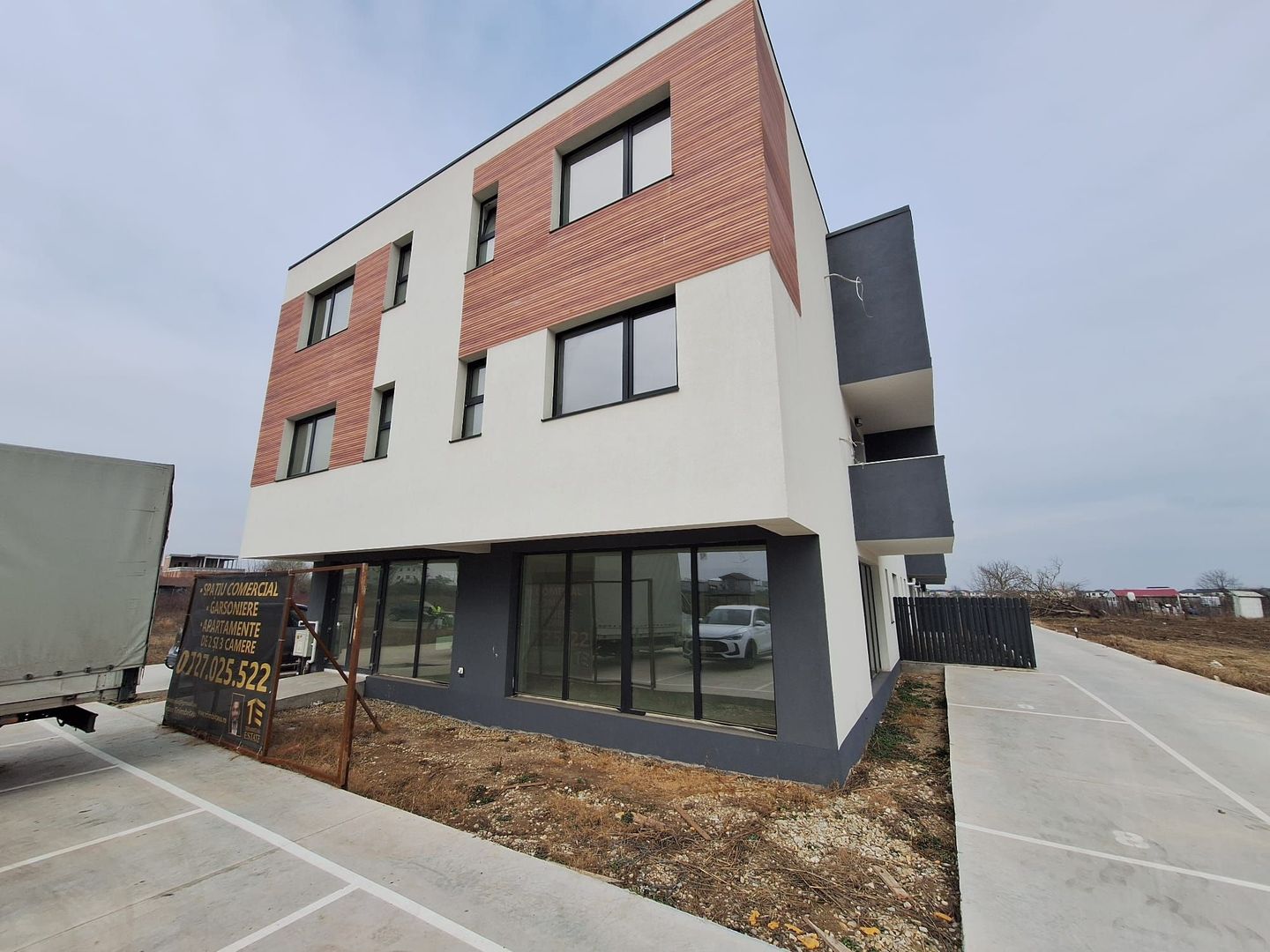 Spatiu Comercial Tunari Otopeni Bloc Nou Vanzare / Inchiriere - Poză 20