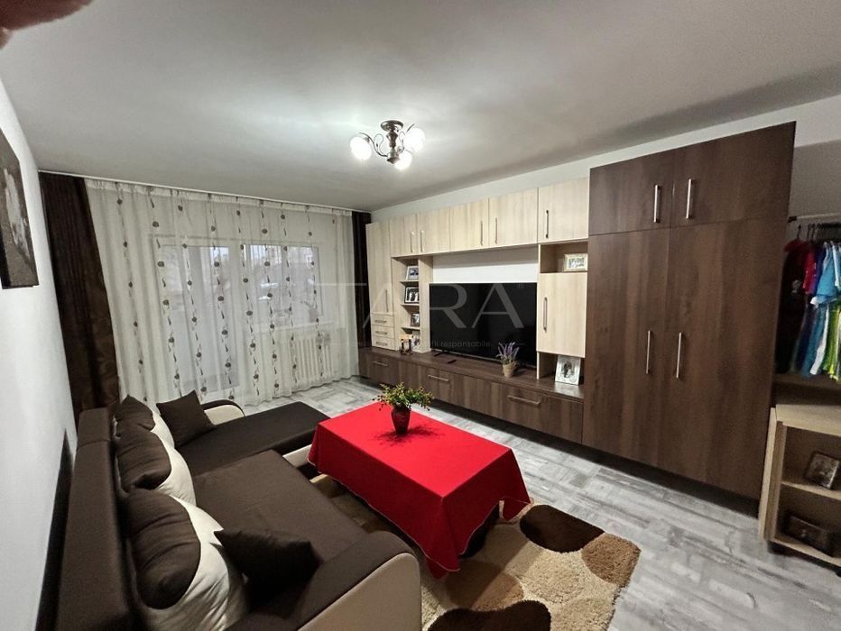 Apartament cu 4 camere decomandat, ideal pentru o familie! - Poză 2