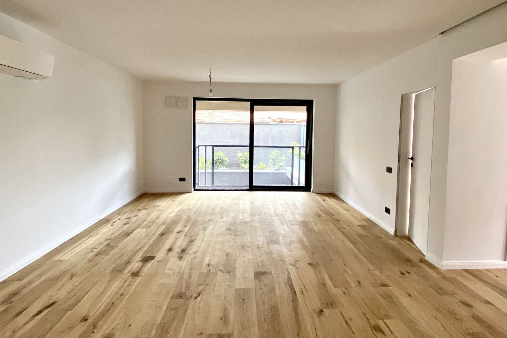 Apartament disponibil imediat 3 camere, în zona Aviației - Poză 1