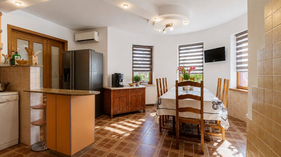 Vilă individuală cu 5 camere, piscină și curte generoasă | Mogoșoaia - Poză 9