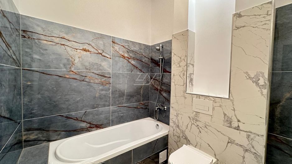 Etaj 1. Bucatarie inchisa. Drum asfaltat. Loc de parcare. - Poză 6