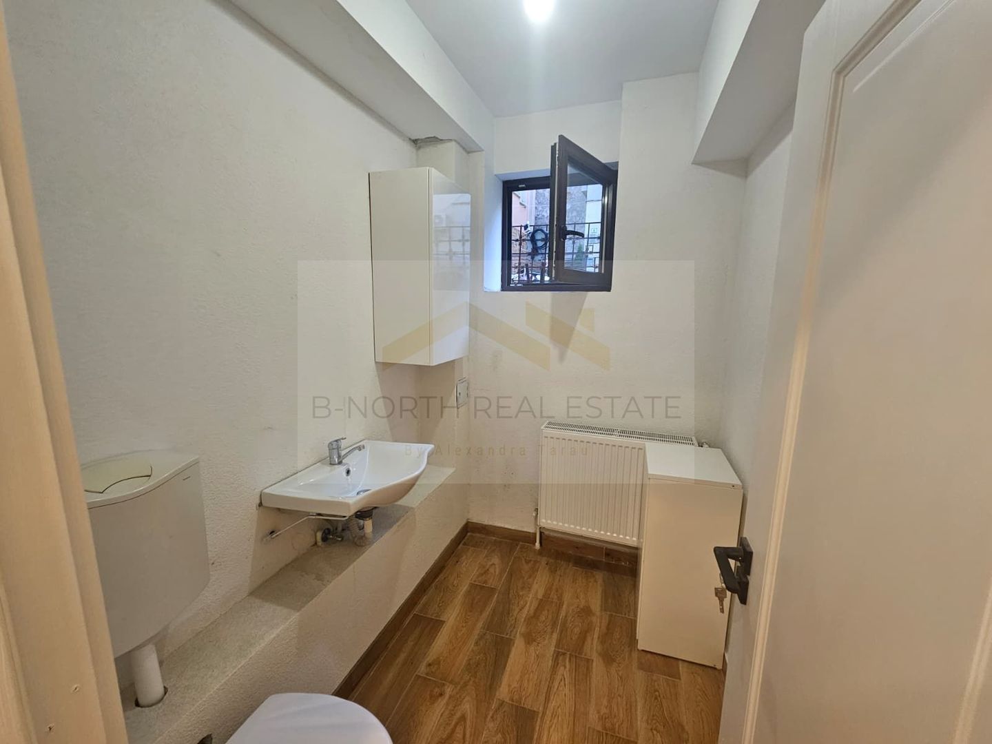 Spațiu de închiriat 26 mp | Piața Victoriei | Ideal birou, beauty sau servicii - Poză 4