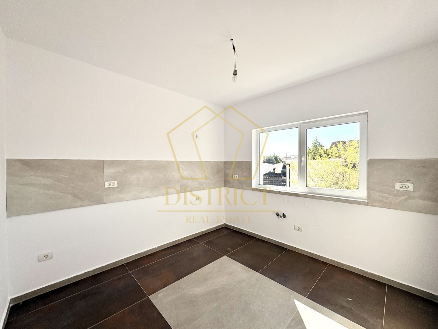 Duplex cu 4 camere, despărțit prin camera tehnica | Mosnita Noua - Poză 6