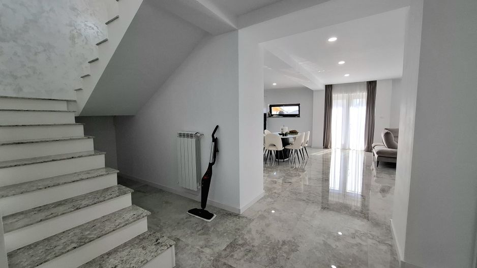 Vila cu 5 camere de vanzare, Strejnicu - Poză 9