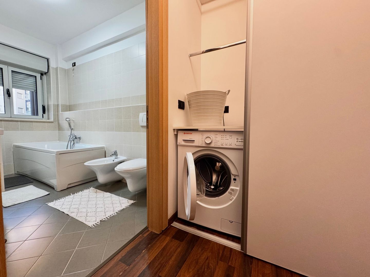 Apartament 2 camere,  spatios, cu parcare subterana, Torontalului RING - Poză 12