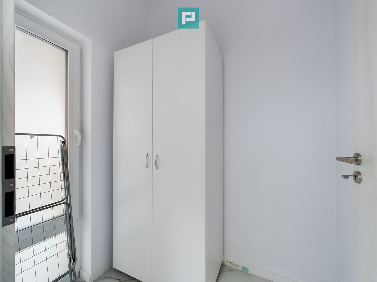 Apartament cu 8 locuri de parcare in Giroc - Poză 11