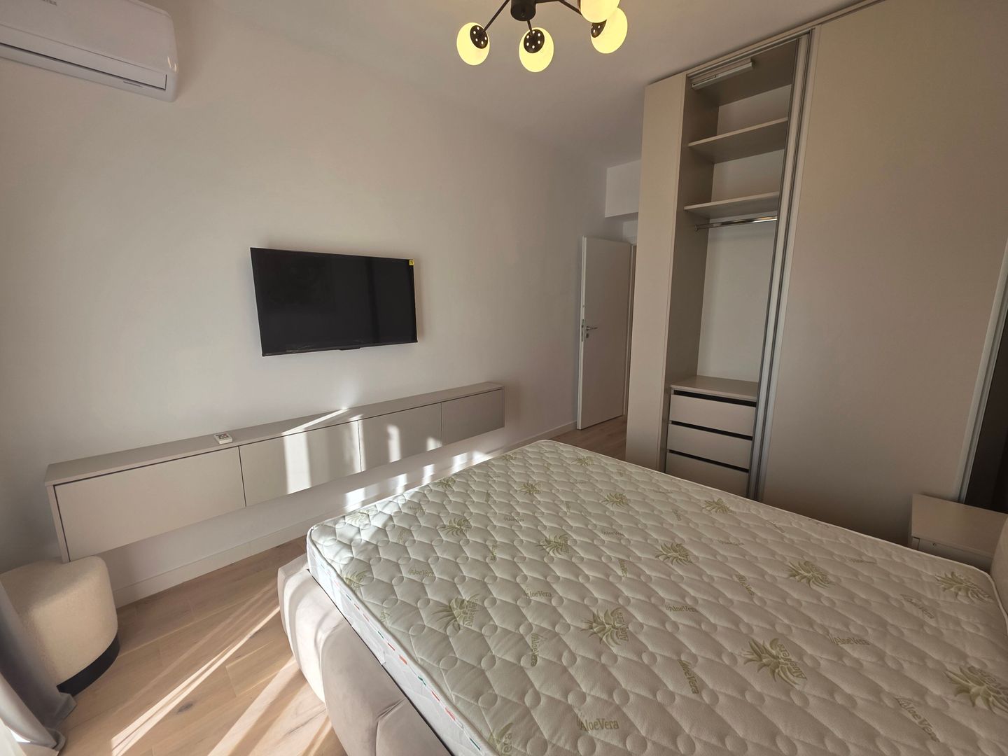 2 camere | PIPERA | TERASĂ 11 MP | MOBILAT MODERN | Vedere libera - Poză 10