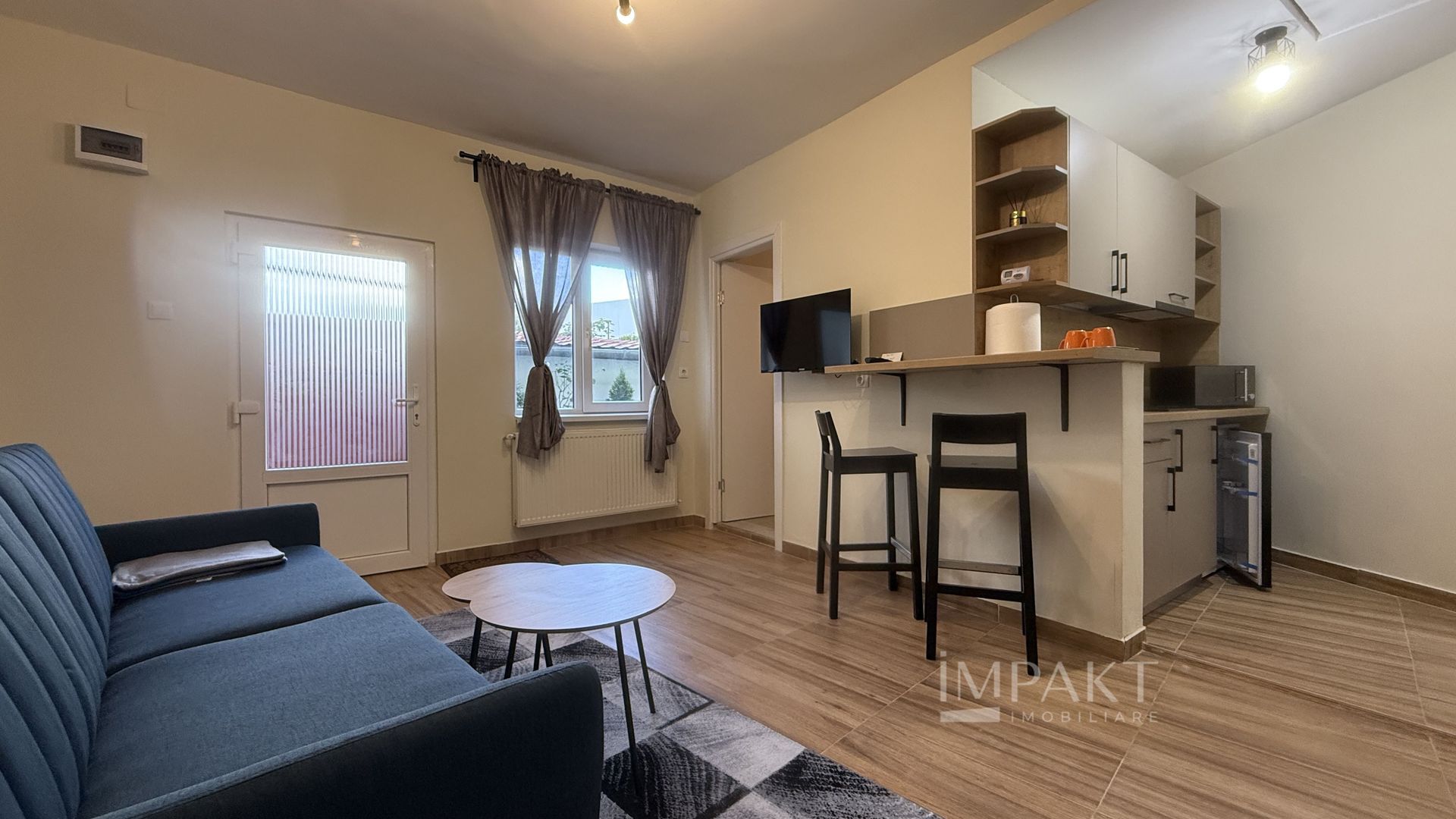 Apartament cu 3 camere si curte in Vila langa Parcul Central - Poză 1