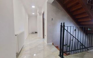 Vilă elegantă cu design luxos și grădină superb amenajată în Șag - Poză 23