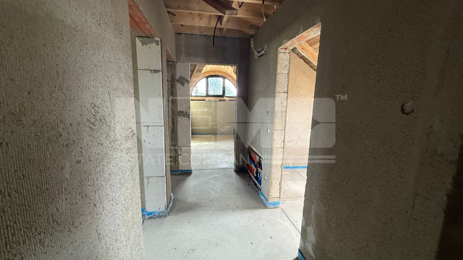Casă semifinisată în Horodnic de Sus | 203 mp | Teren 1.000 Mp - Poză 12
