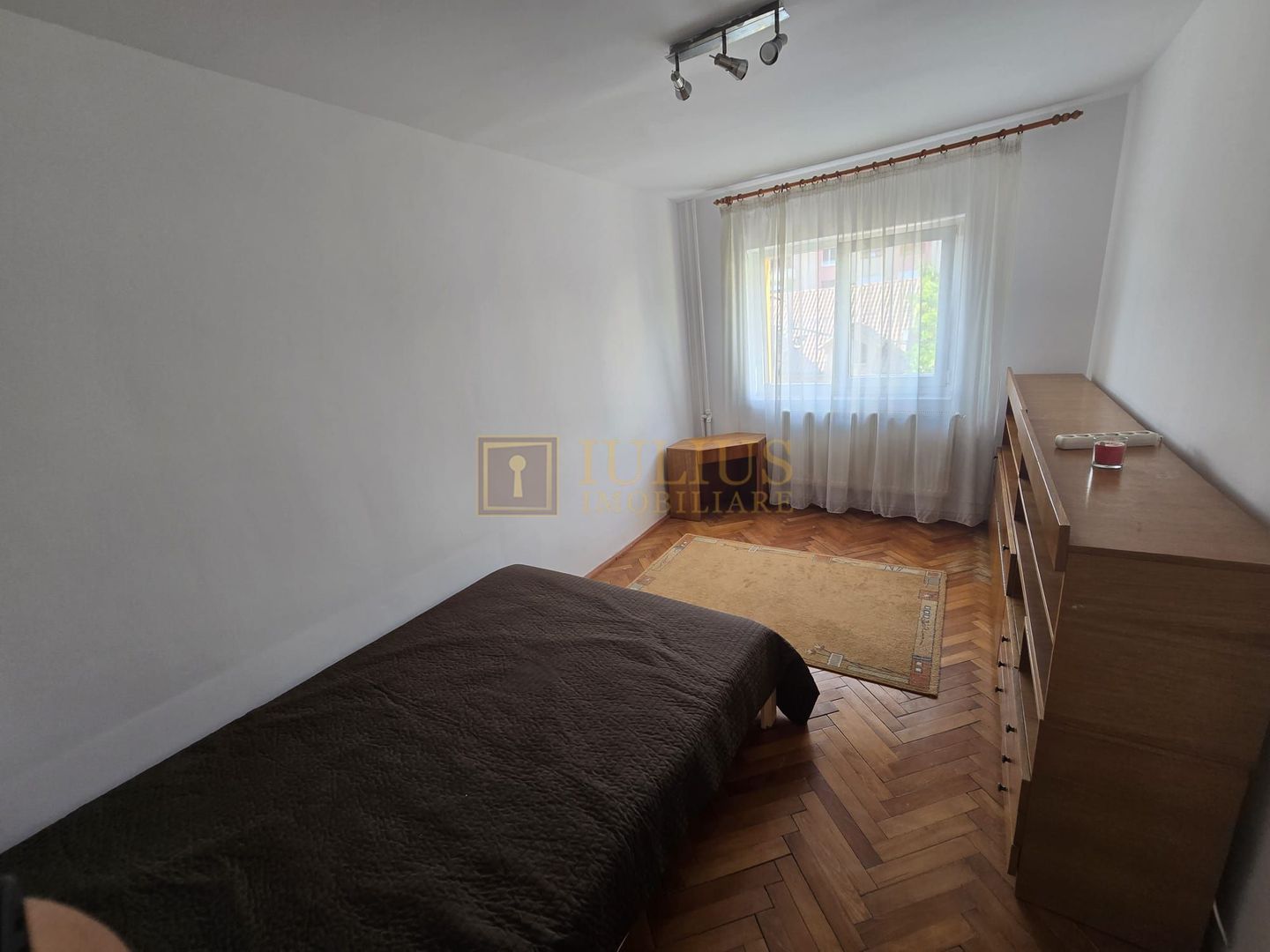 3 camere| etaj 2 | 2 băi | centrală| renovat recent - Poză 3