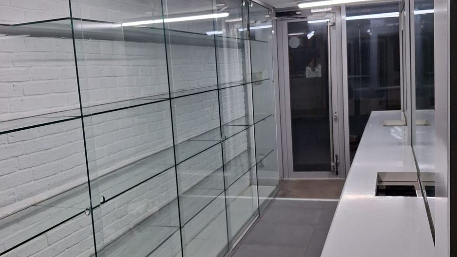 Spațiu comercial complet echipat - Poză 6