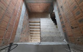 Vilă individuală în Tunari – 5 camere, curte privată - Poză 9