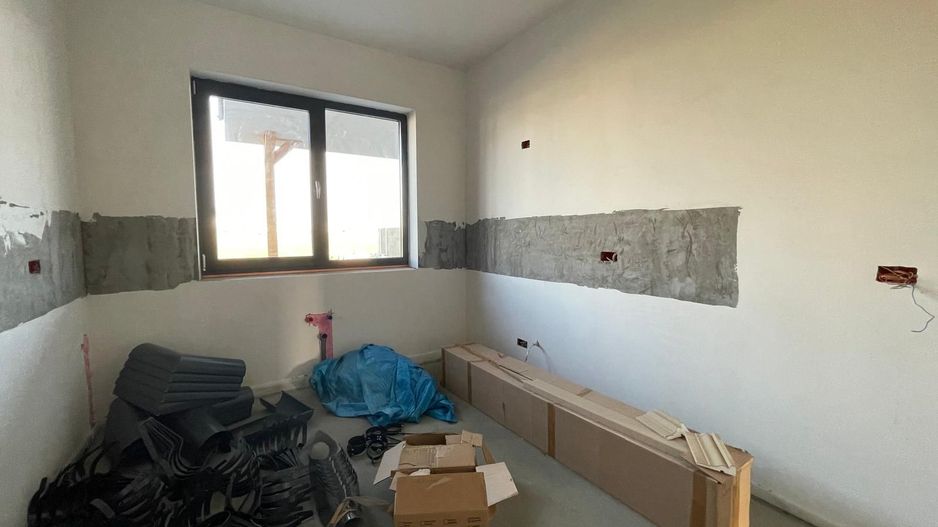 Duplex despartit prin camera tehnica - 5 camere - Mosnita - Poză 4