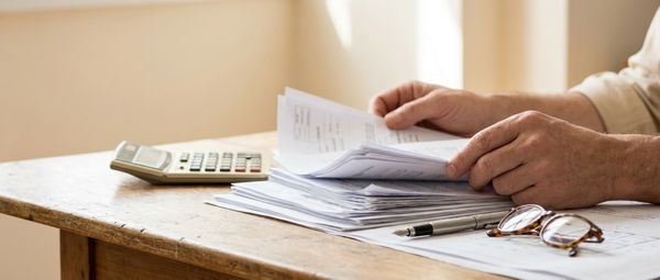 Vinzi un imobil în Pitești? Din 2026 notarul raportează vânzarea la ANAF (Formularul 208)