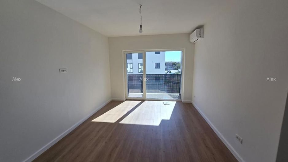 Ofer spre vanzare apartament aproape nou cu 2 camere, nemobilat - Poză 1