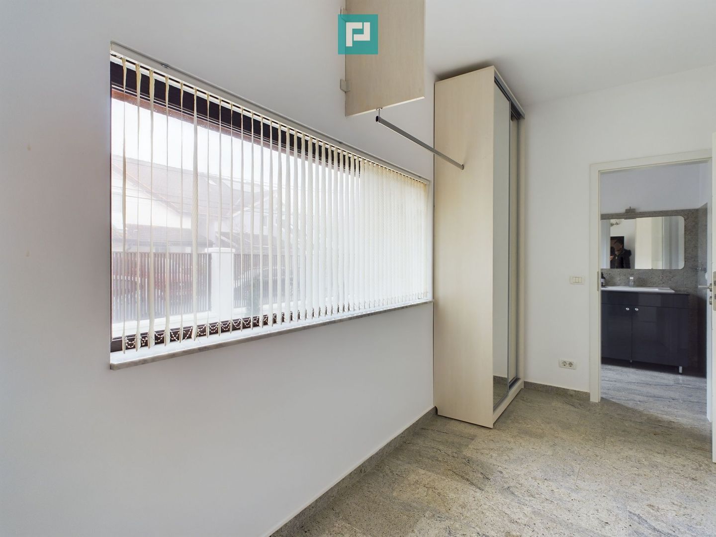 Vilă de lux cu două locuințe, în Dumbrăvița – Locație Excelentă! - Poză 20