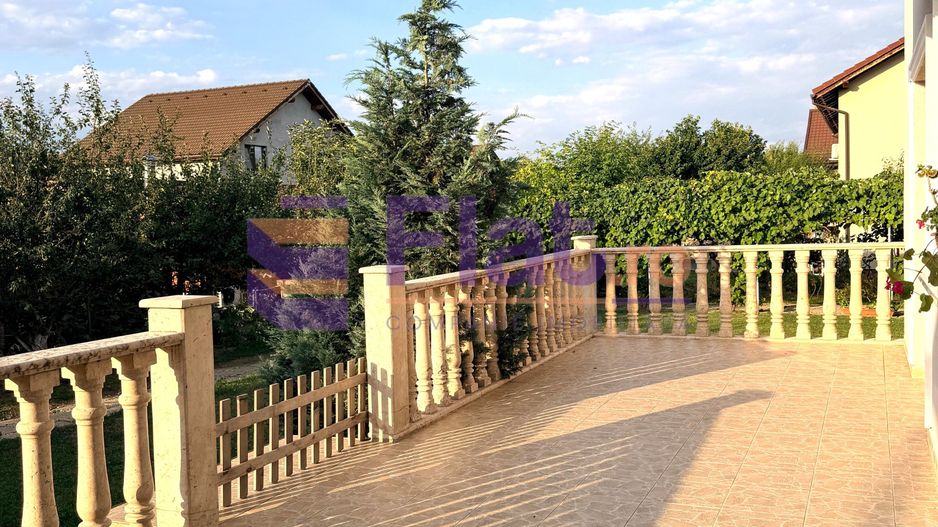 Casă spațioasă și elegantă cu teren  – Sânpetru - Poză 7