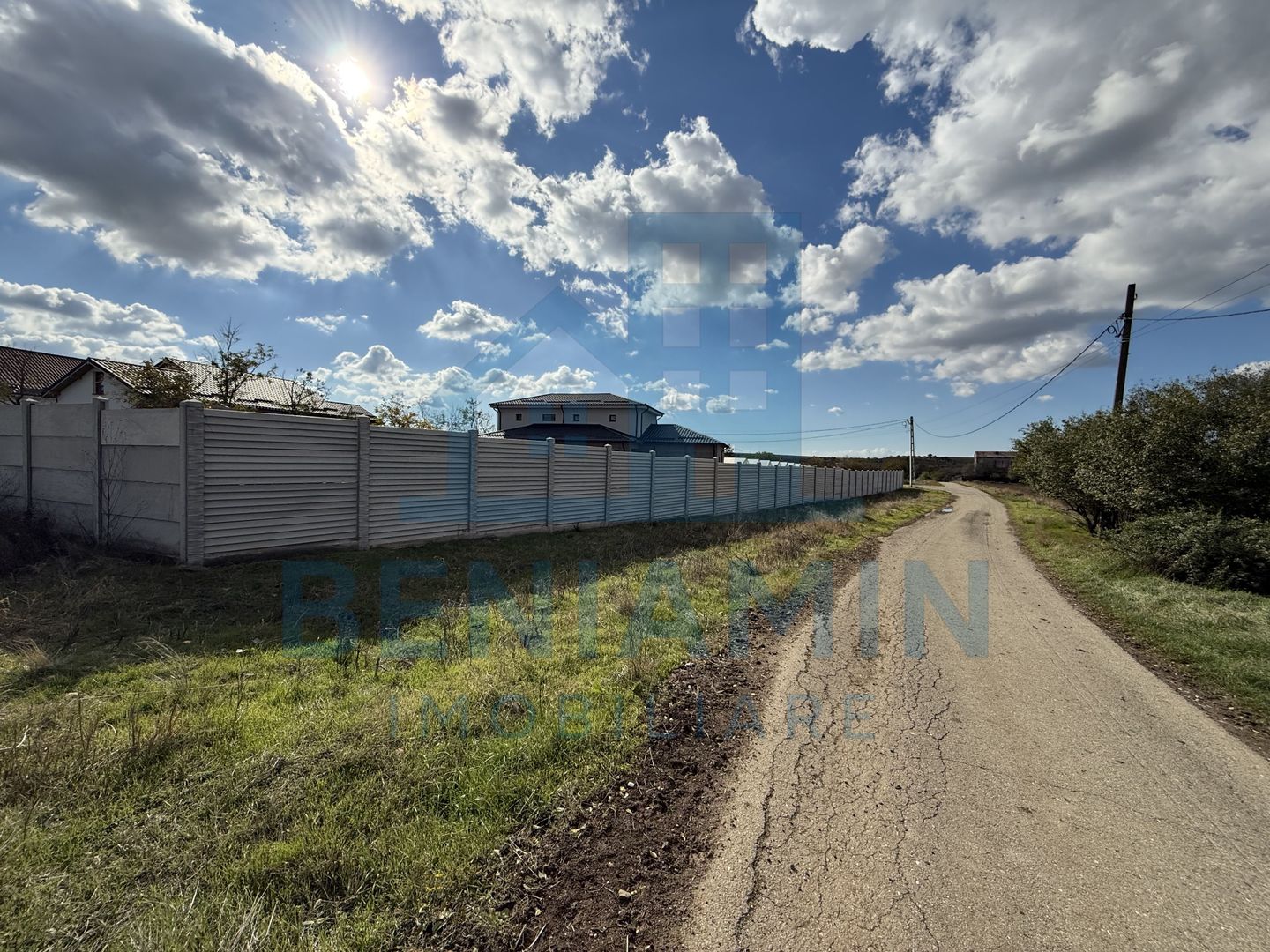 Teren intravilan - 1000mp - utilitati - deschidere mare - Mischii - Poză 1