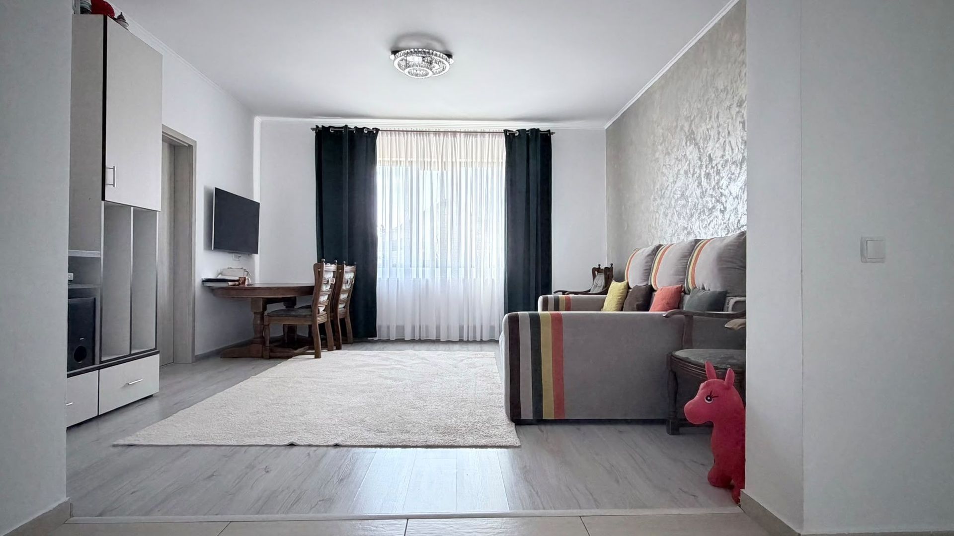 CASĂ INDIVIDUALĂ  DOMNESTI I COMPLEX PRIVAT | TEREN 430 MP | MOBILATĂ ȘI UTILATĂ - Poză 2
