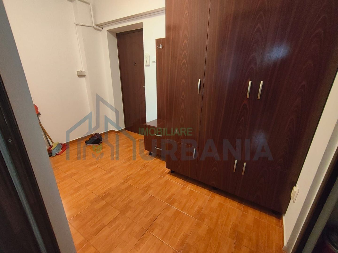 # închiriez apartament foarte convenabil - Poză 4