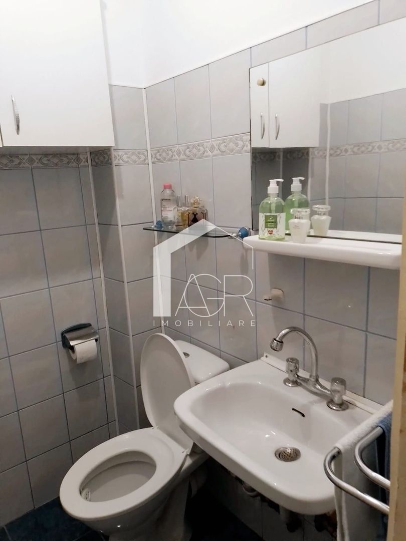 Apartament cu 3 camere, decomandat, zona Republicii - Poză 9
