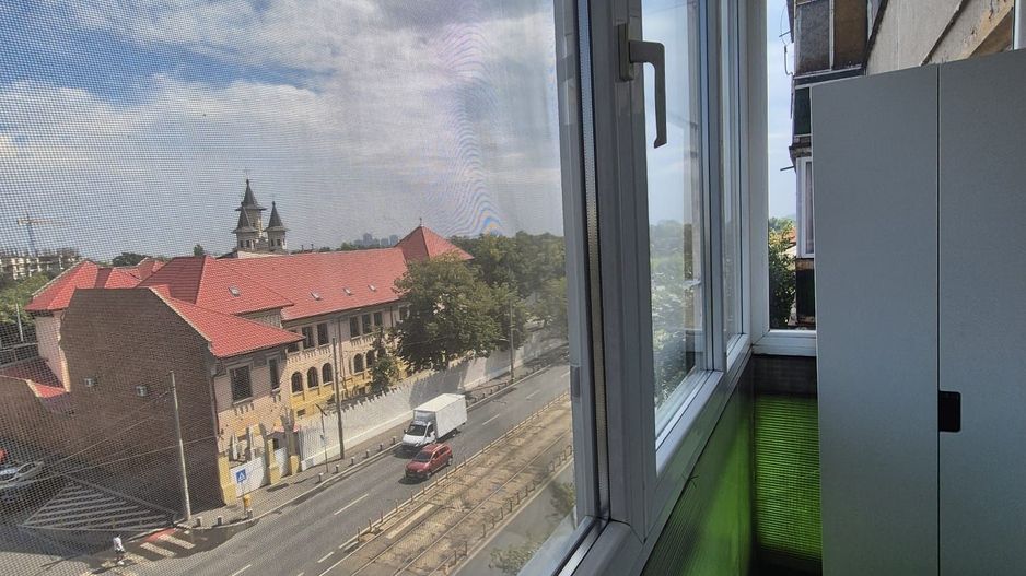 Apartament 2 camere. Decomandat. La 3 min. de metrou Eroii Revolutiei. - Poză 1
