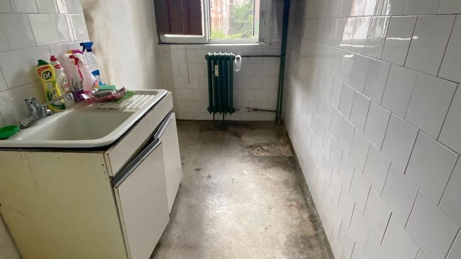 vand apartament 3 camere, etaj 2, zona Piata Sarbilor - Poză 3