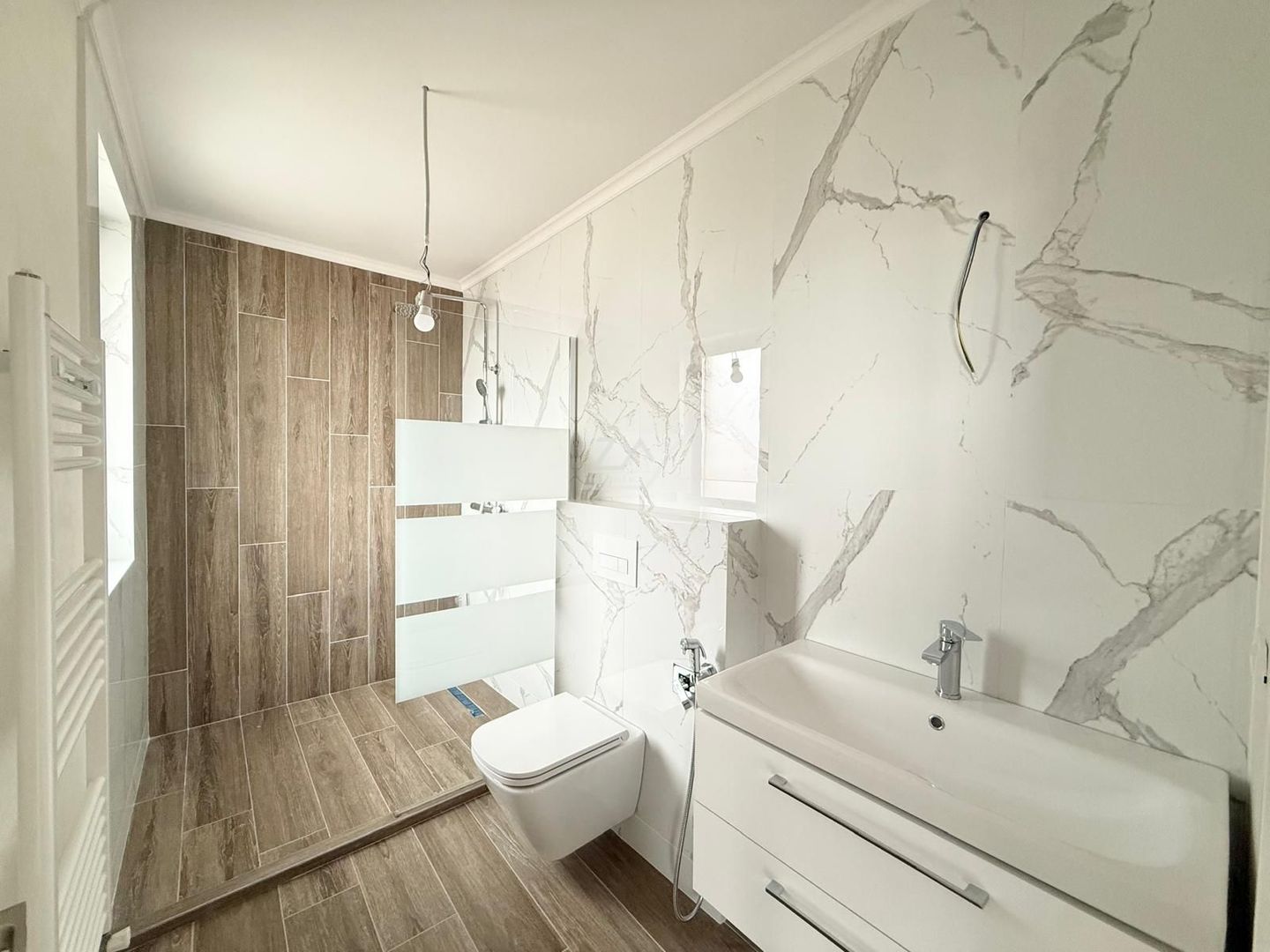 COMISION 0! 4 dormitoare, 3 bai. Toate utilitatile. Finisaje premium. - Poză 14