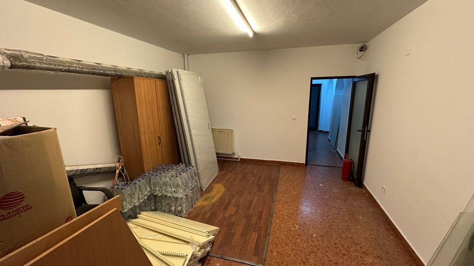 Cladire pretabila spațiu birouri/ clinica - Poză 20