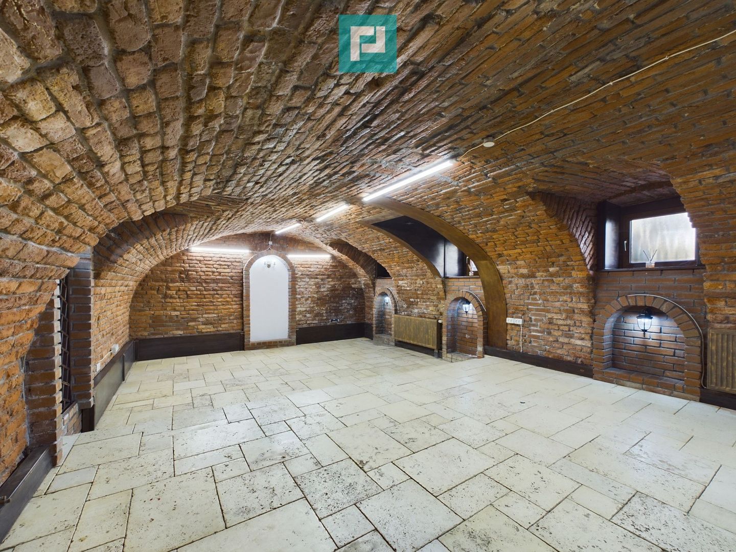 Spațiu Ultracentral Demisol de închiriat - Poză 2