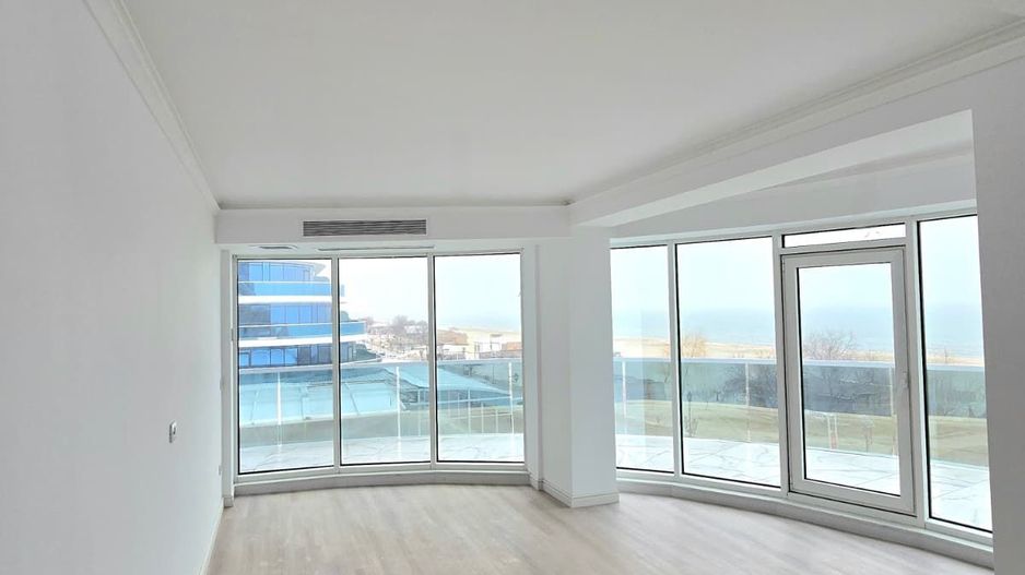 Nou pe piață! Apartament 3 camere–White Titanic Mamaia | Vedere directă la mare - Poză 3