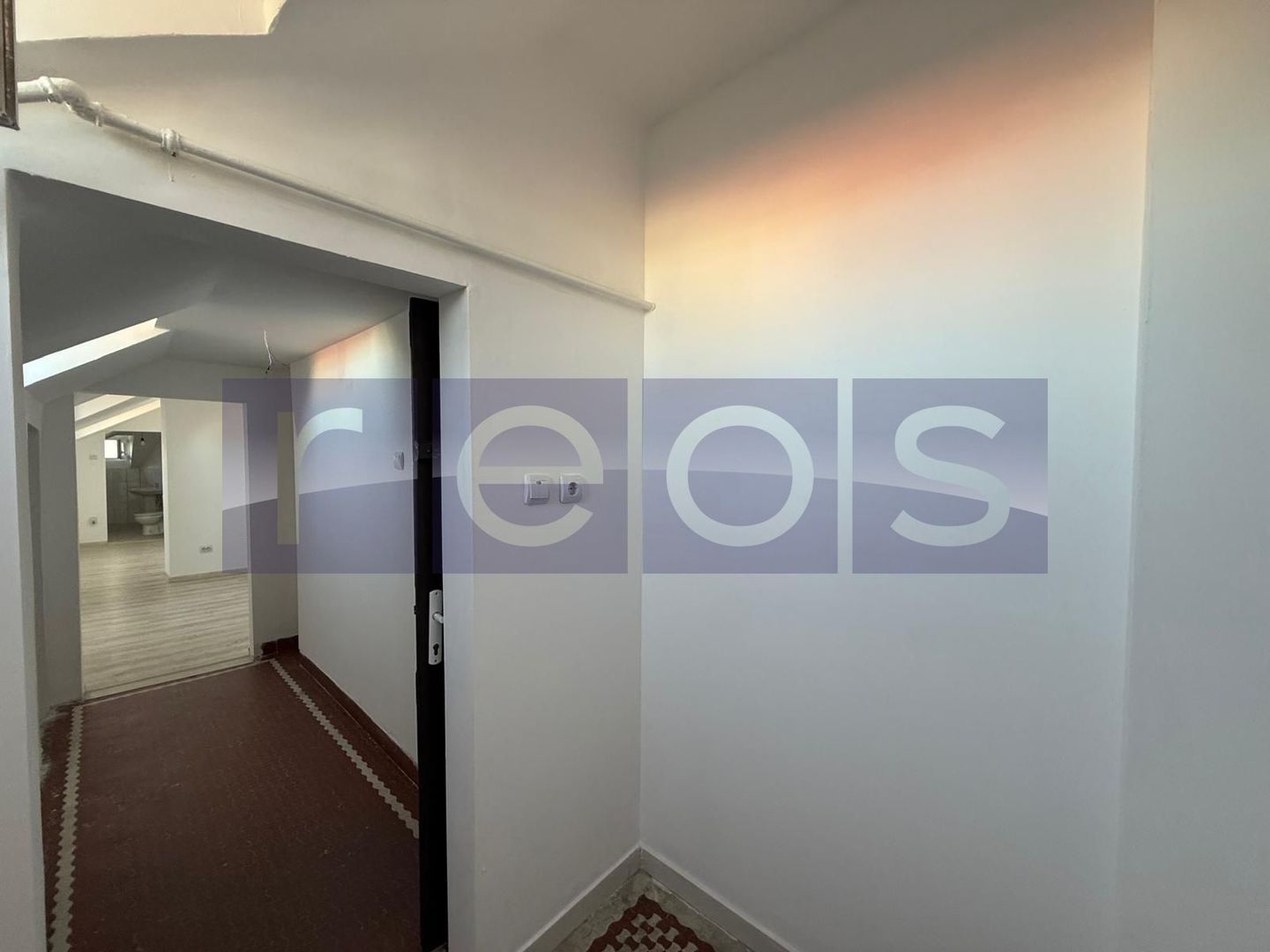 VANZARE 2 CAMERE | MANSARDA | 40 MP | NOU RENOVAT | LOC PARCARE | - Poză 8