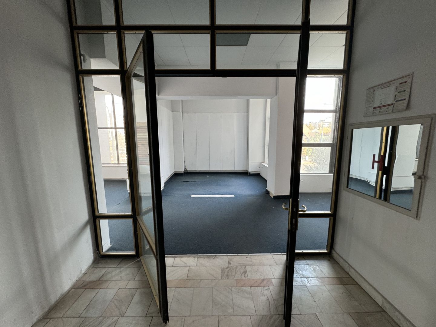 Spațiu comercial 493 mp utili | Locație centrală | Vizibilitate excelentă | - Poză 38