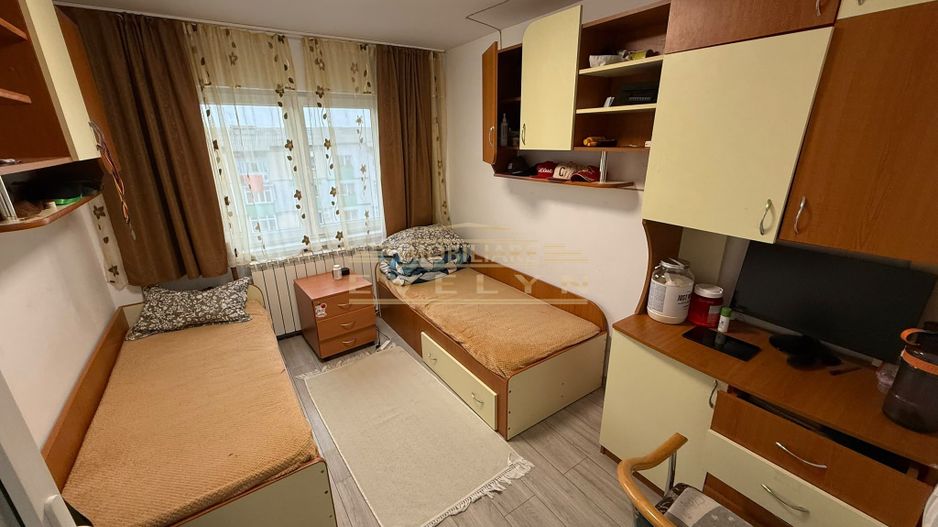 Apartament cu 3 camere, renovat integral, mobilat și utilat - Poză 3
