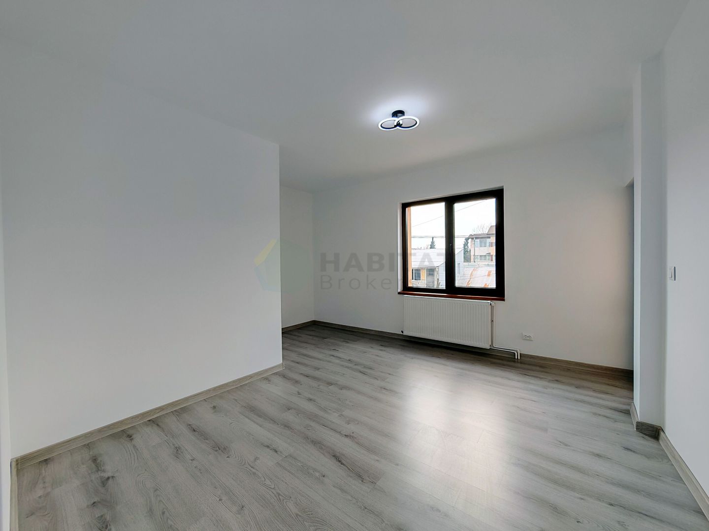 Vilă Individuală cu o curte generoasa zona Aparatorii Patriei - Poză 12