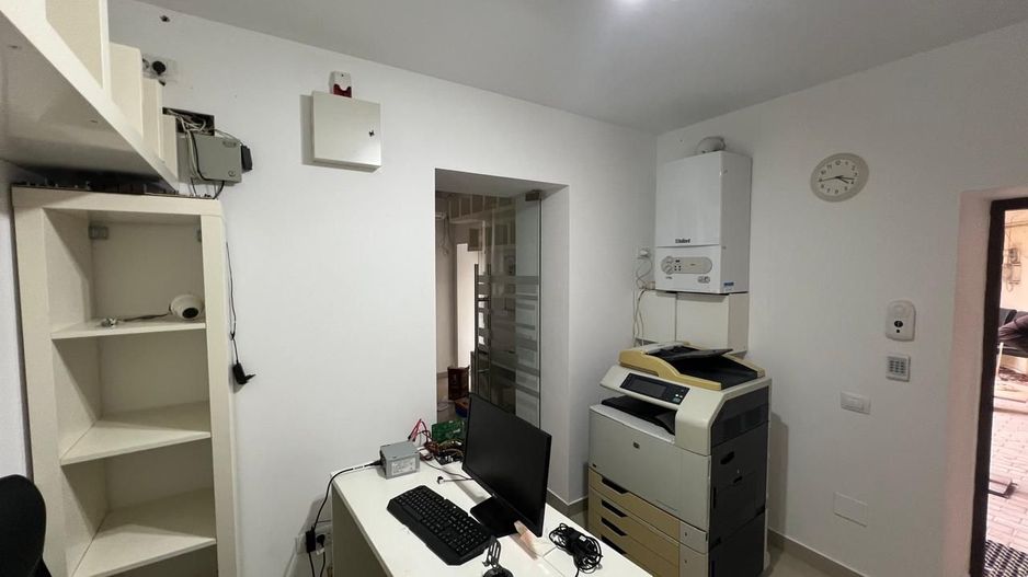 Apartament 3 camere, garaj si boxa - zona Centrala-Prefectura - Poză 7