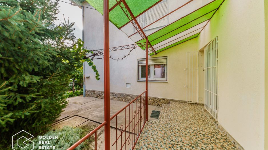 Vila superba, P+E,  Cuvin, 9 camere, 200 mp si teren 1300 mp plus anexa 3 camere - Poză 31