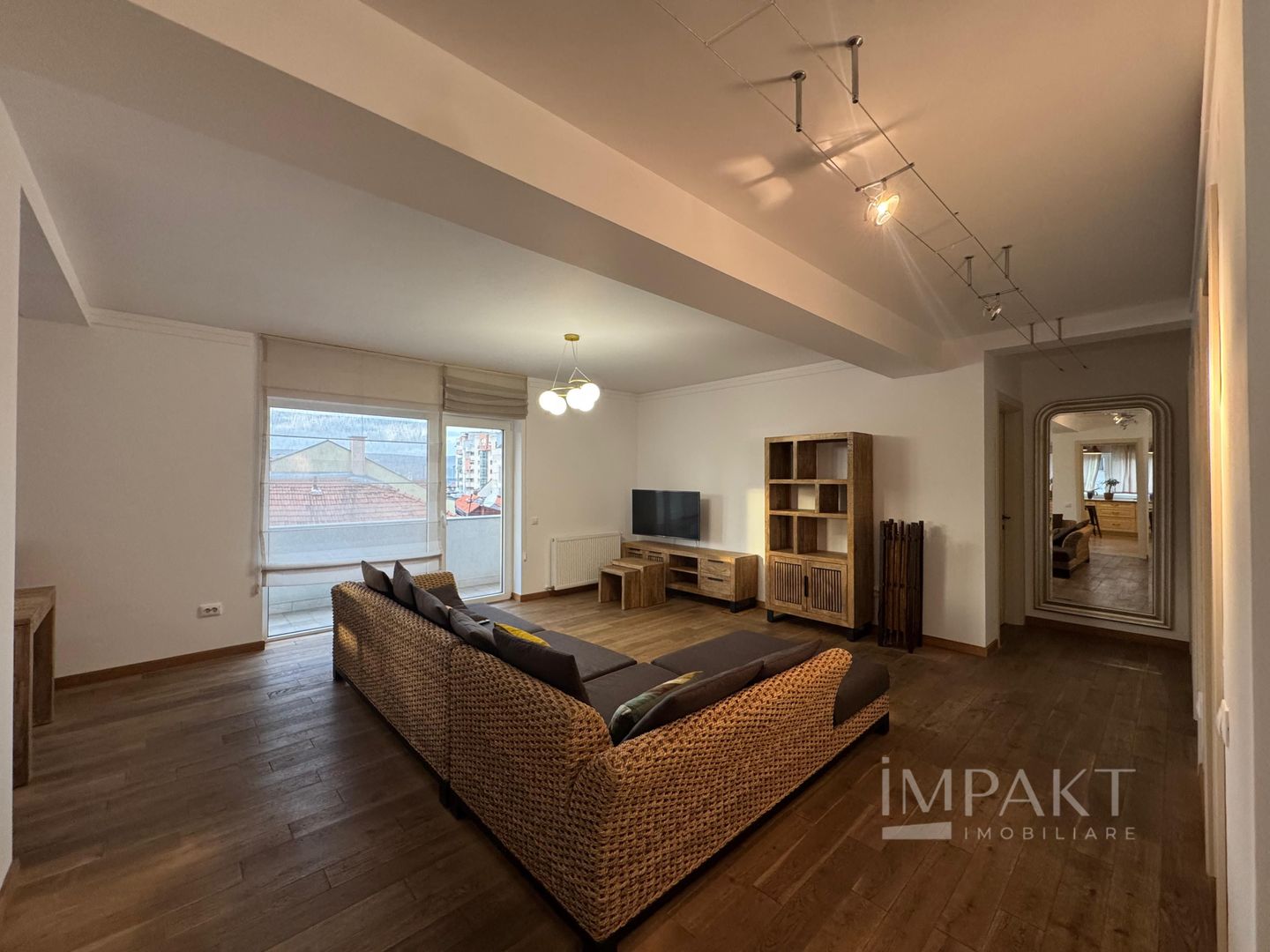 Apartament 94mp  3 camere in Piata Cipariu de inchiriat cu parcare - Poză 1